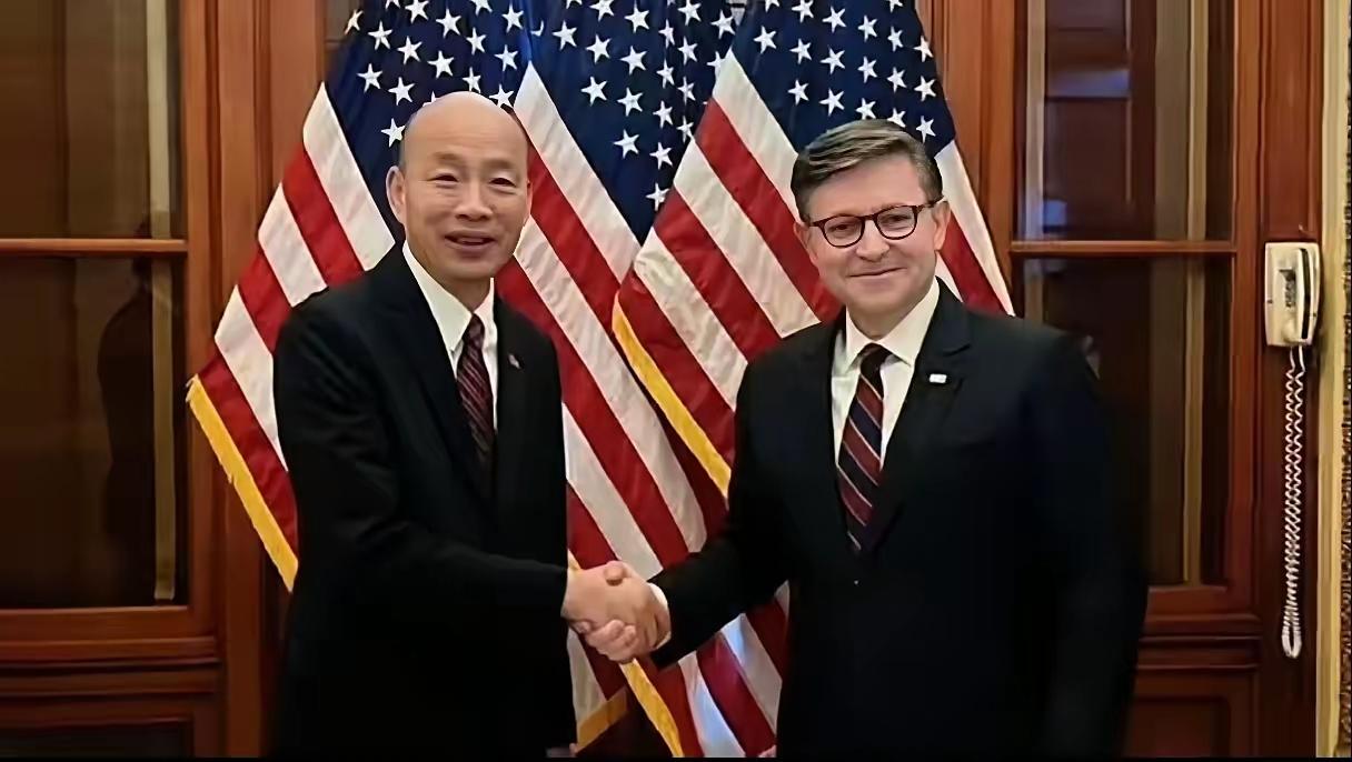 这张照片，让台湾的“魑魅魍魉”出笼，让许多湾湾“假面人”现出了原形。
     
