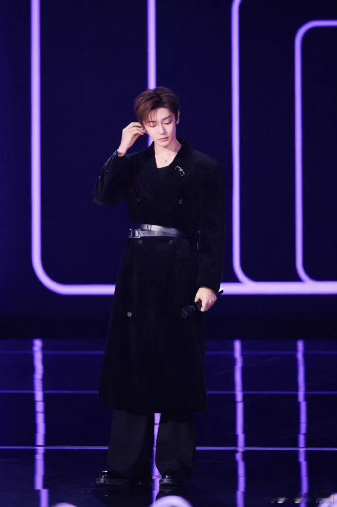 侯明昊 歌手2026 等了好久终于等到侯明昊站上歌手舞台，他的音色干净又有感染力