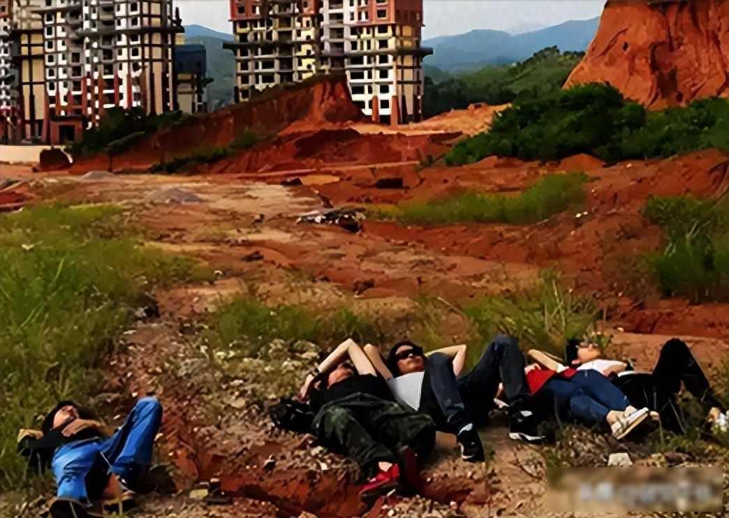 谁说退休就该闲着？看老张如何用“多管闲事”征服小区！


老张今年六十二岁，刚办