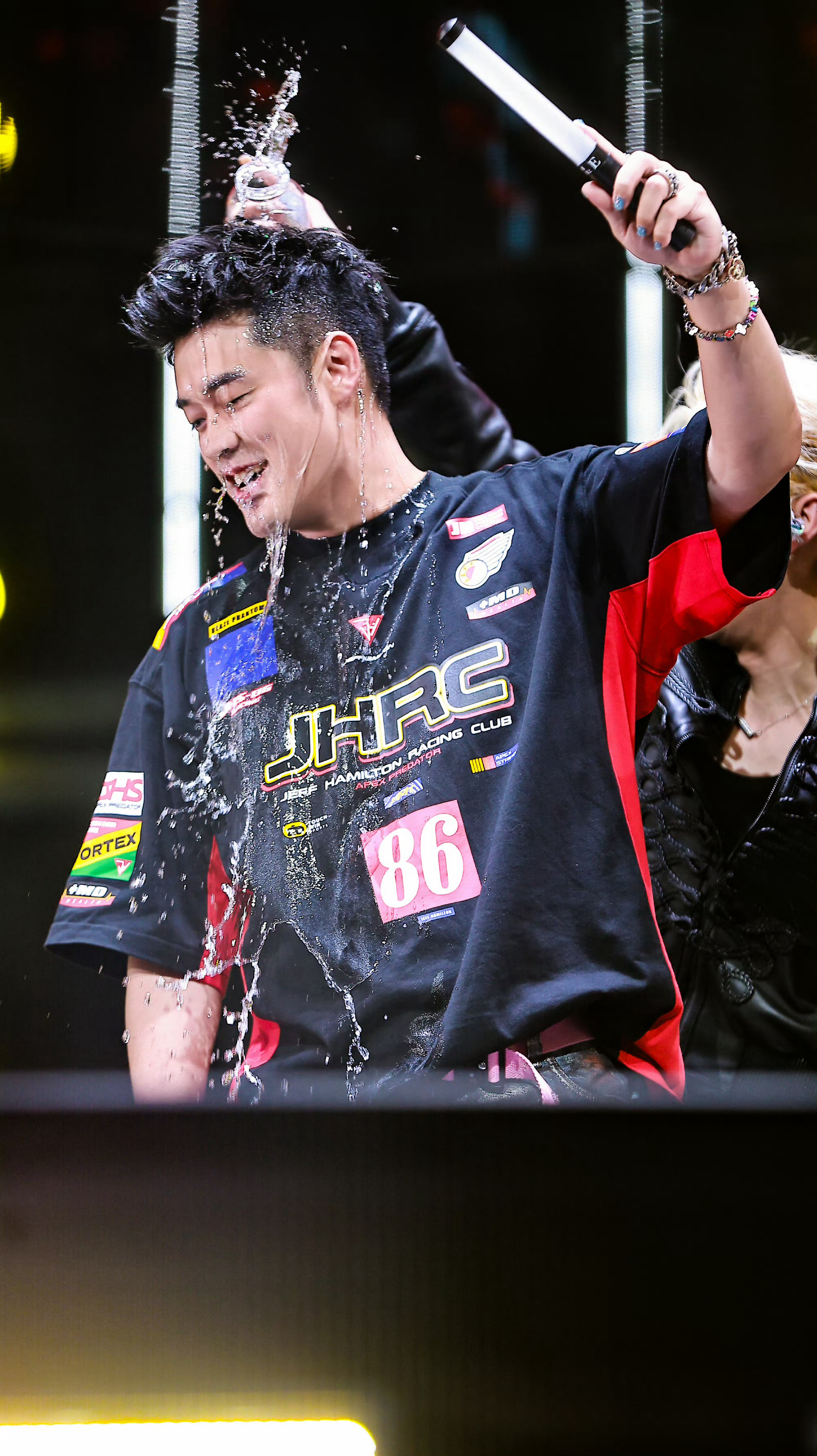 陈赫要给粉丝报销演唱会门票 别人看演唱会花钱，这位粉丝看演唱会赚钱（不是）！陈赫