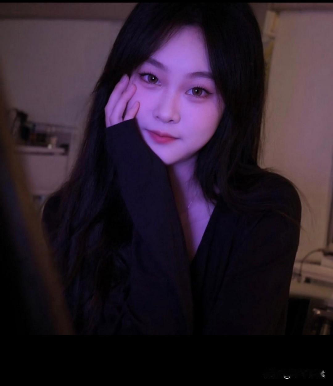 世情薄，人情恶，雨送黄昏花易落。晓风干，泪痕残，欲笺心事，独语斜阑。难，难，难！