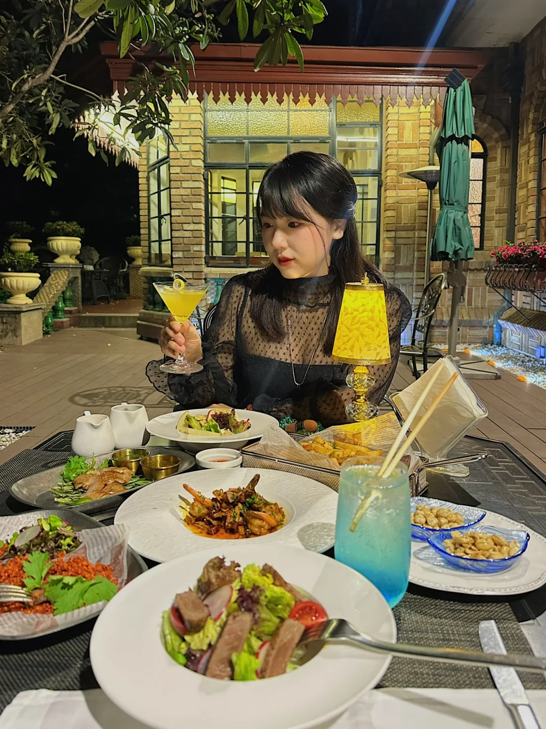 不愧是上海！🍸在百年老洋房庭院Bistro小酌