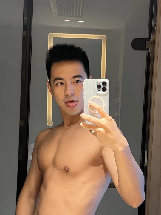 报告bb 周末在睡觉并且做了