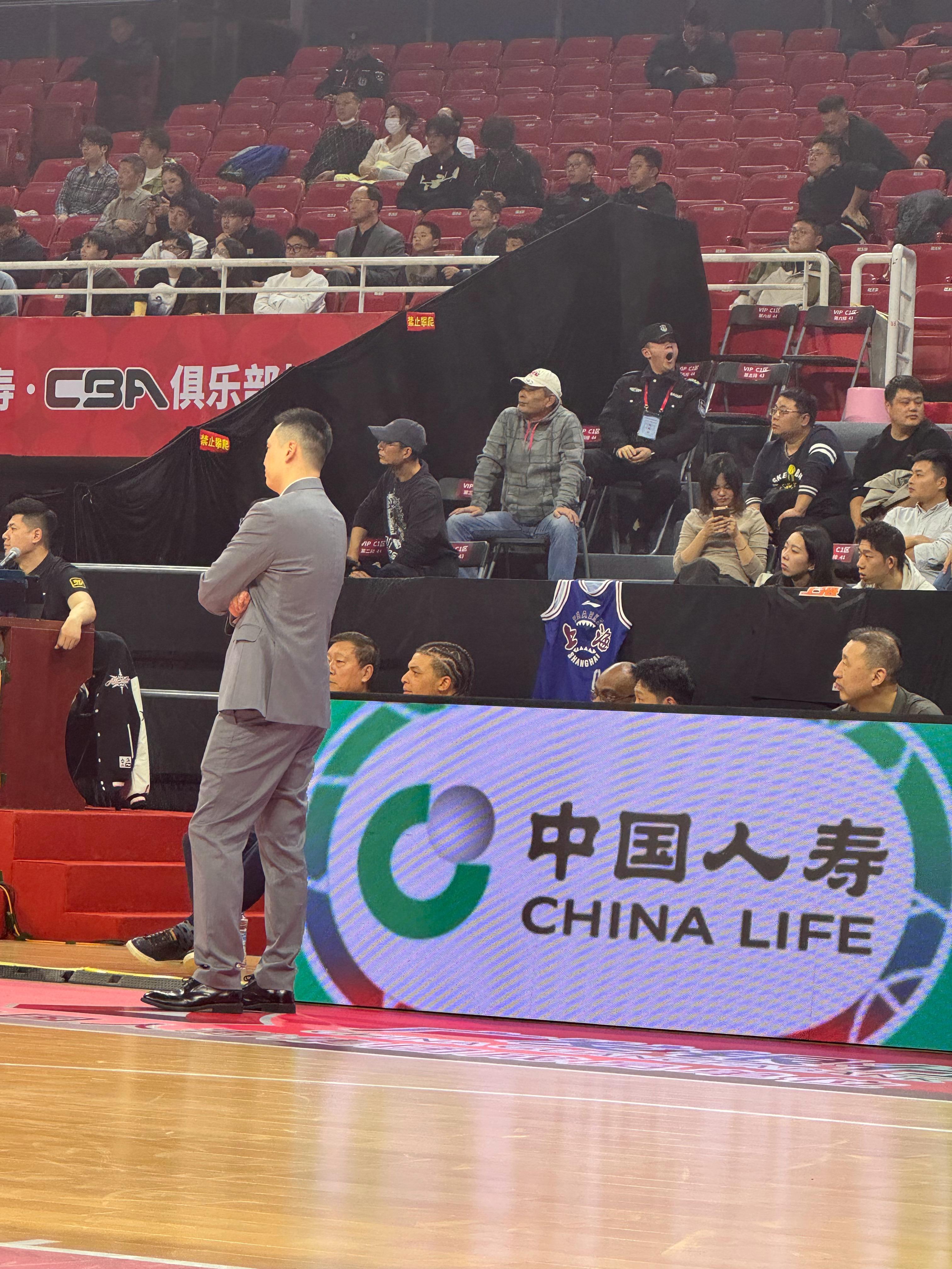 熟悉的位置，熟悉的洛夫顿上海男篮vs四川男篮cba俱乐部杯