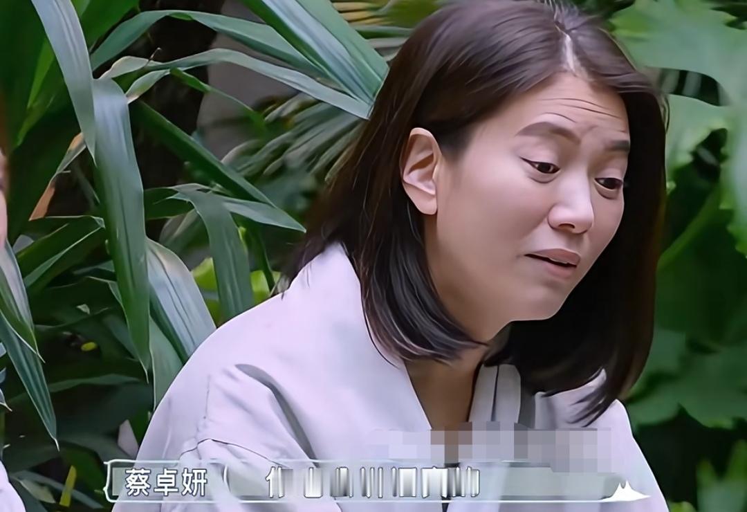 阿sa说张智霖讲话太好笑了，袁咏仪说张智霖是气到她肚子疼！
阿sa：“你老公讲话