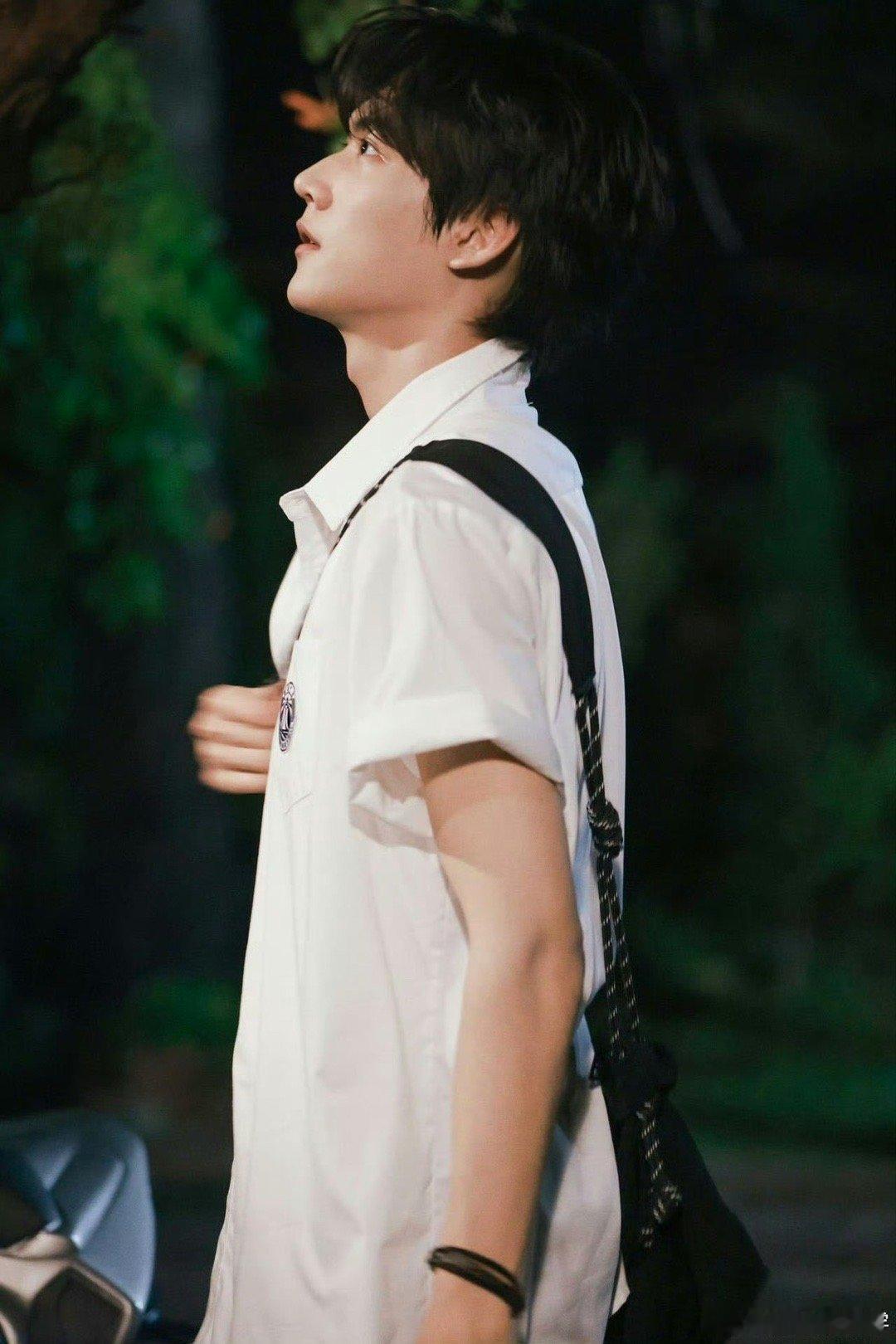 周柯宇一款想谈系艺人周柯宇的陆西骁是现偶顶配吧！188cm身高自带气场，少年感溢