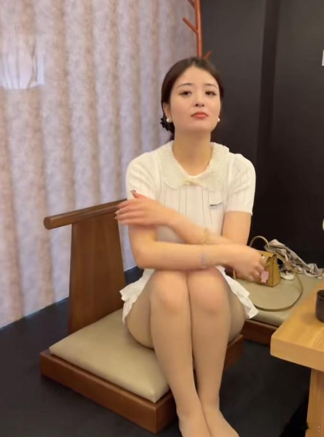 洋洋高锐、花弄影～吗◎谁写的……应怜屐齿印苍苔……小扣柴扉久不开◎瞅着瞅着不觉…