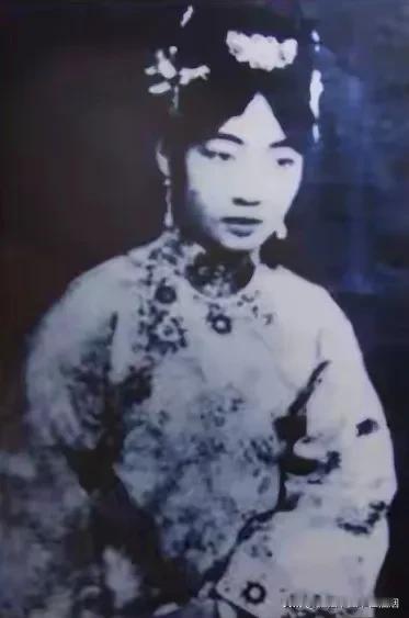 郭贝勒家族的历史，是东北地区少数民族与中原王朝交融互动的见证，特别是达斡尔族在清
