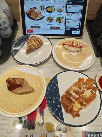 今天在饿得腿软的情况下选择了去滨寿司排队……为什么周一中午不到12点就有那么多人