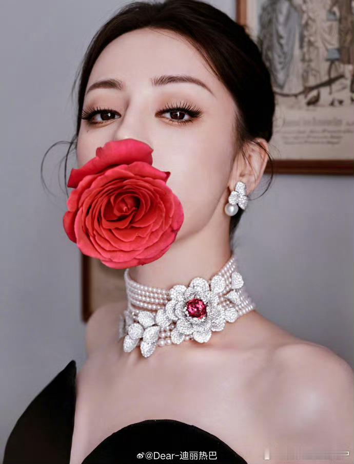 热巴红毯造型再封神，曲线玲珑宛若精雕细琢，女娲毕设作品就是不一样！✨迪丽热巴建模