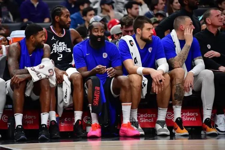 快船迎来复仇机会，再战76人，有机会稳定西部第四的排名了。
第一，鹈鹕输给雷霆，