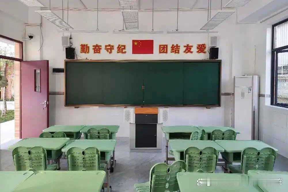 人生在世，有些事，真不是你凭自己的努力，就能得到的。

身边有两位朋友，退休前都