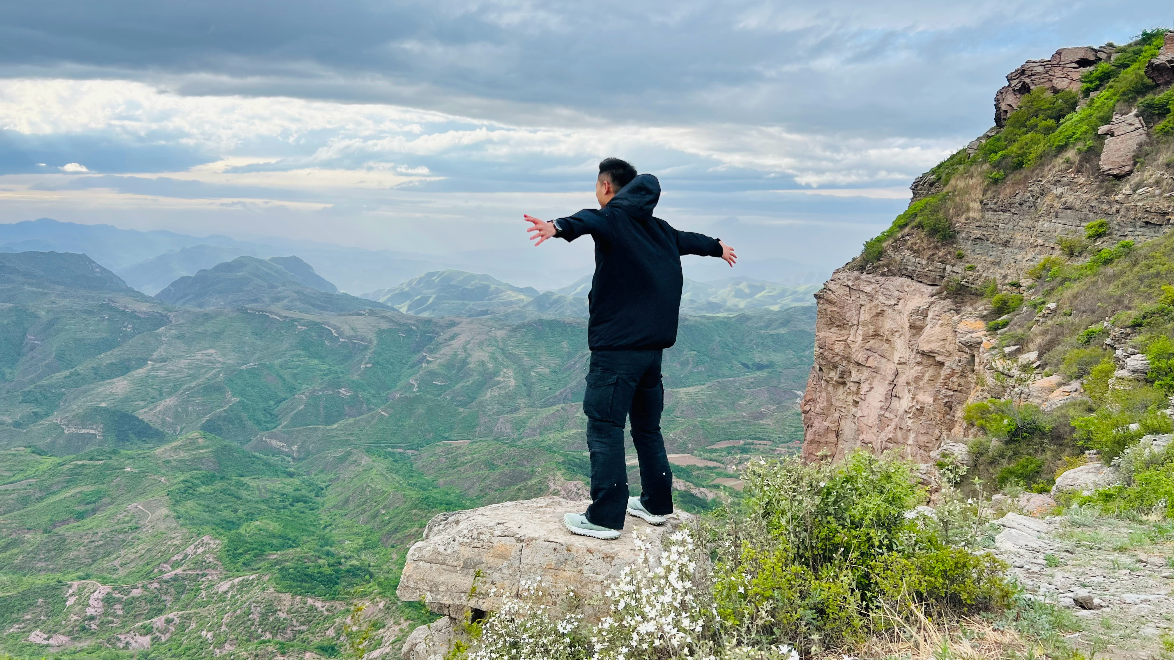 真正的自由，根本不来自于知识的积累，而来自于认知的突围！！！ 