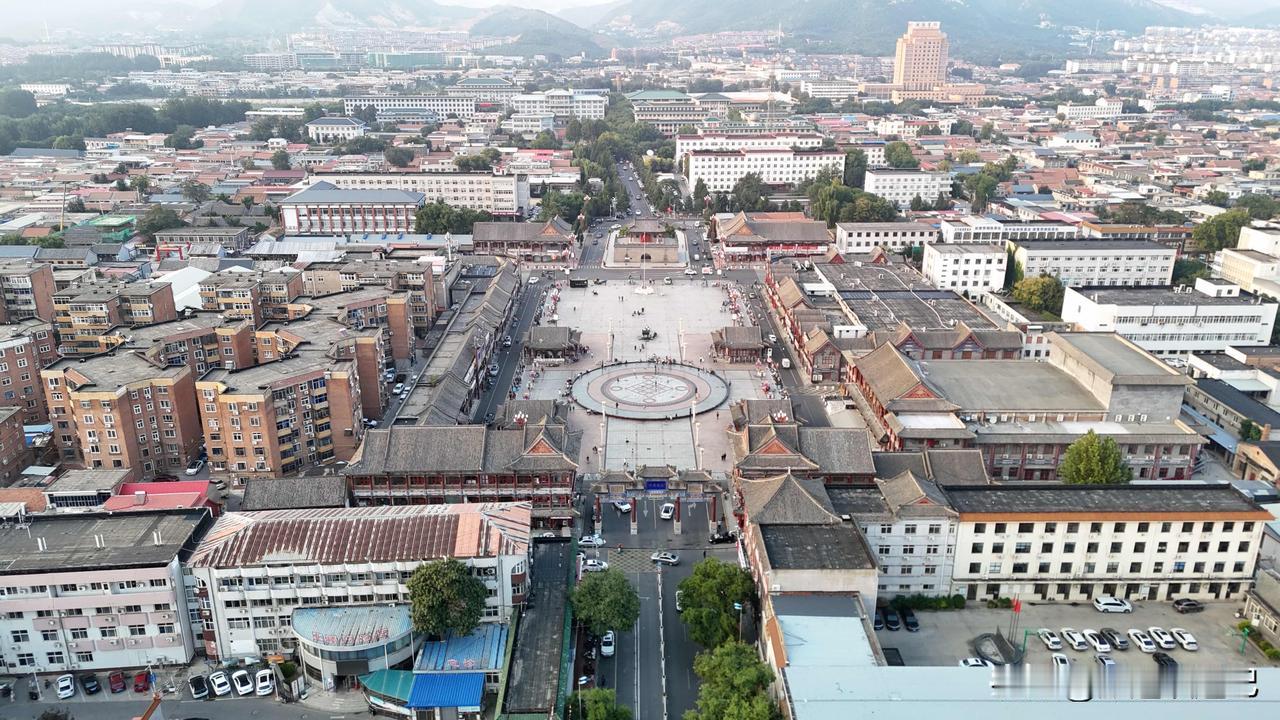 这里被誉为京津的后花园，这里不仅藏着厚重的文化古迹，也有千百年来争战的烽火狼烟，