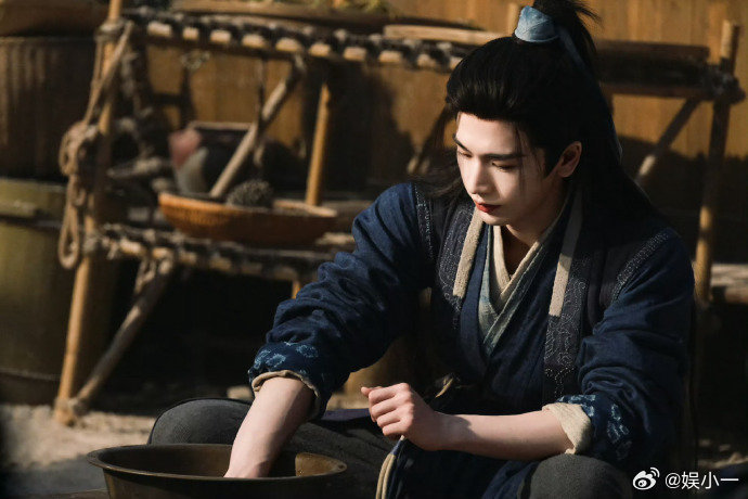 张凌赫别试探了你的设计很有市场 张凌赫的表演最难得的是自然💫 不管是即兴还是细