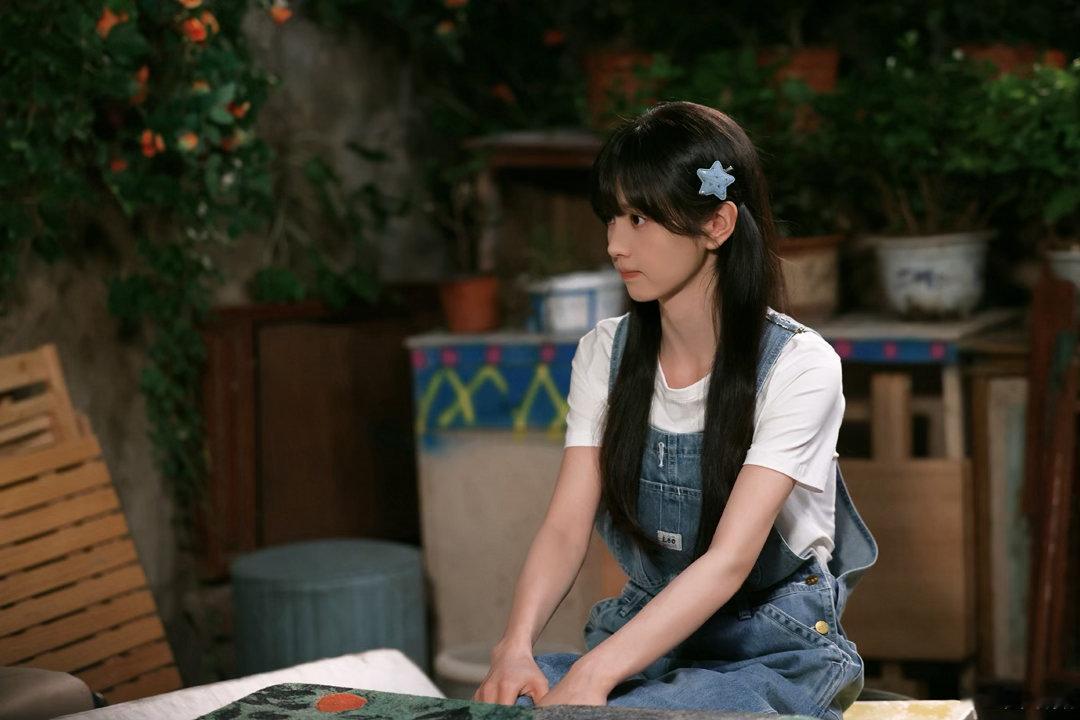 天才女友原著女主没有被孤立说实话我觉得《天才女友》不太适合影视化改编。原著走的是