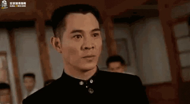 功夫圈一直有个老话题：甄子丹是不是真瞧不上李连杰的《精武英雄》？很多人说这是同行