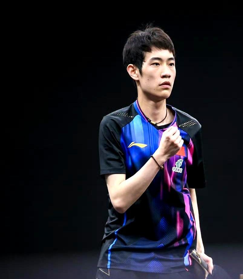 林诗栋打印度塔卡，稳赢局，别浪就行。
 
薛飞碰欧洲硬茬约奇克，四年前赢过，现在