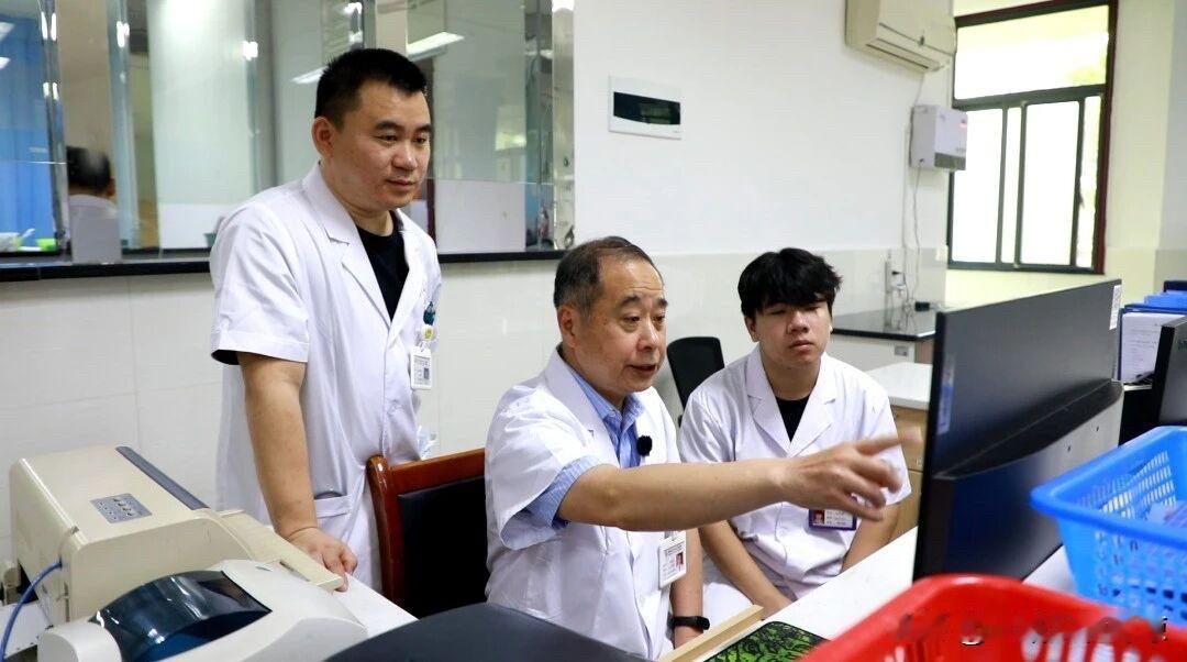 邓跃林教授全职加盟郴州市第四人民医院！
今年5月，中南大学湘雅医院二级主任医师、