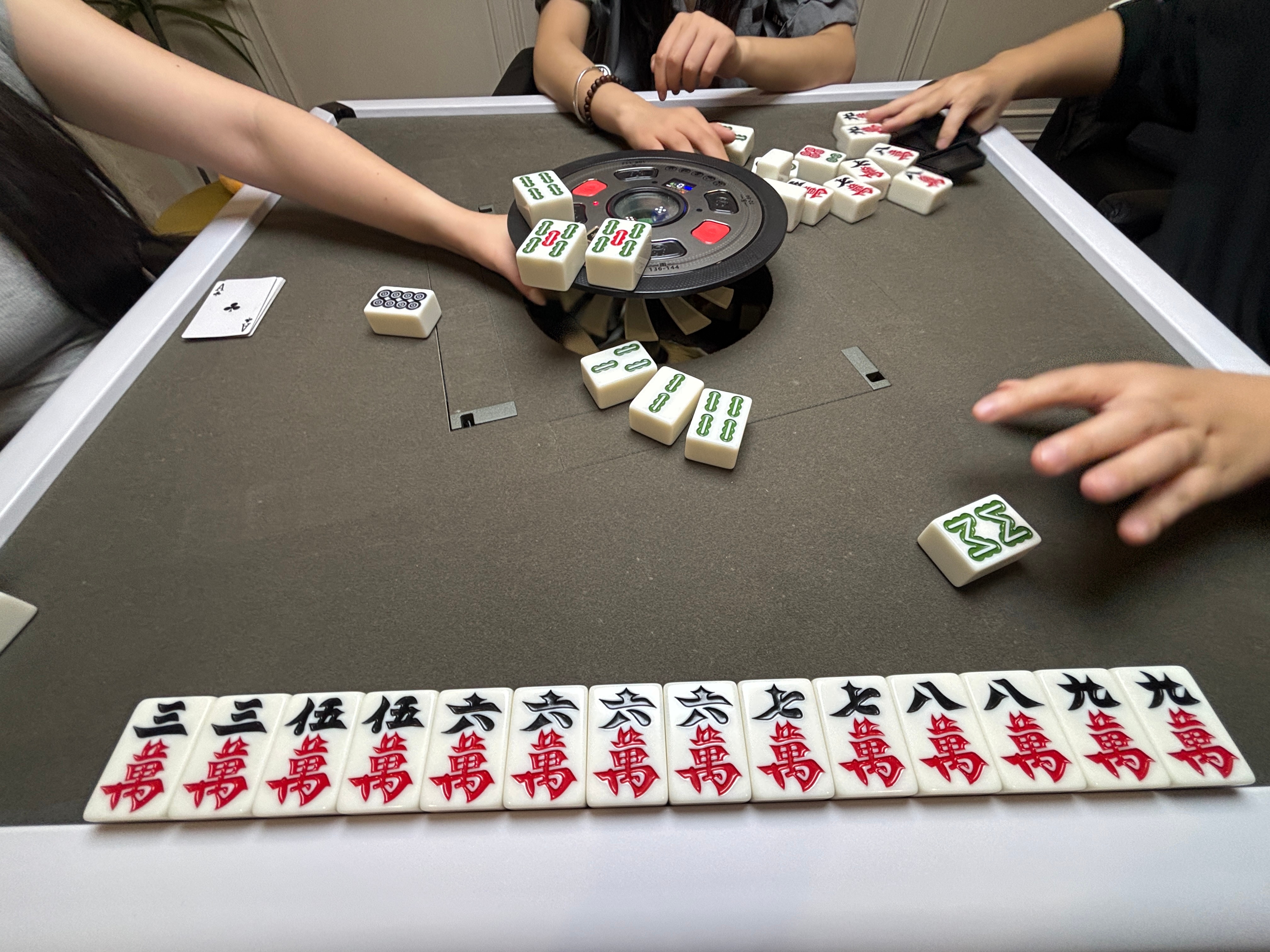 今晚弄得太大了，做到后面就是想做点独特牌型了，清七对带杠，清金钩吊杠开这你见过吗