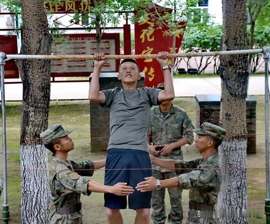 为什么说“好”？—— 现实层面的高性价比

1. 就业“铁饭碗”：毕业即入伍，直