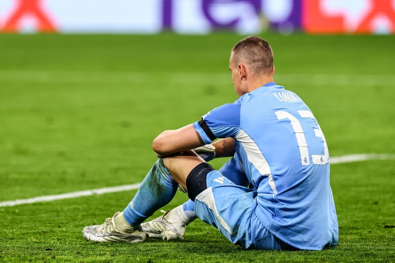 皇家马德里 - 2026-04-22
 10场比赛20个丢球的成绩让卢宁成为焦点