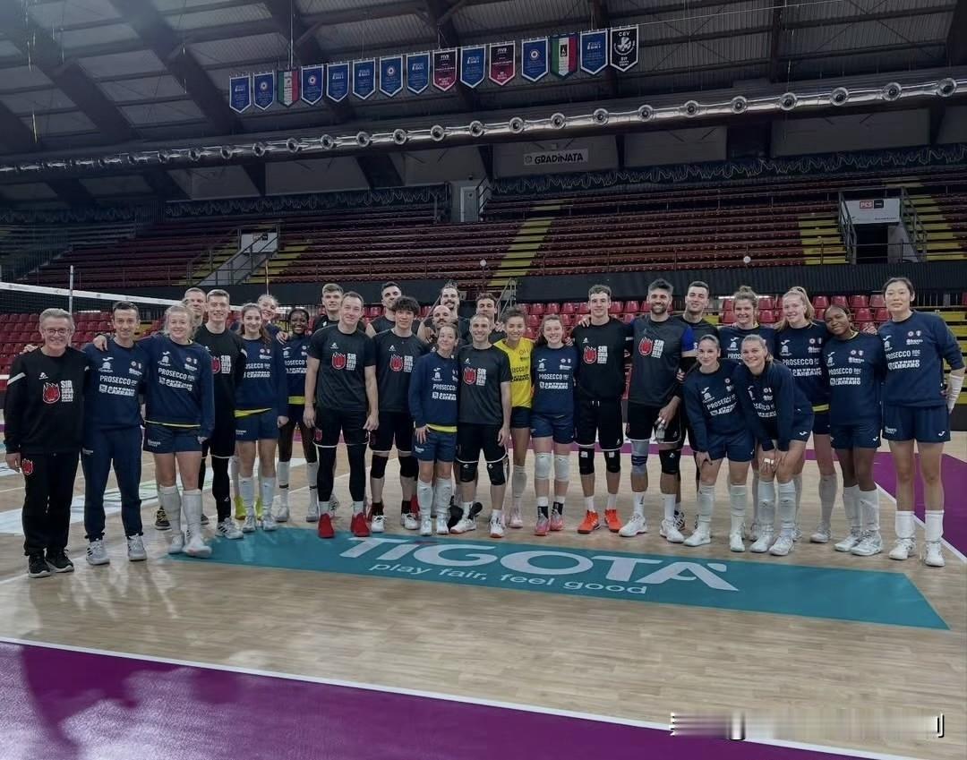 顶流明星们的梦幻联动

你能想到，朱婷跟甜菜、石川、洛塞尔、塞梅纽克这些同框了