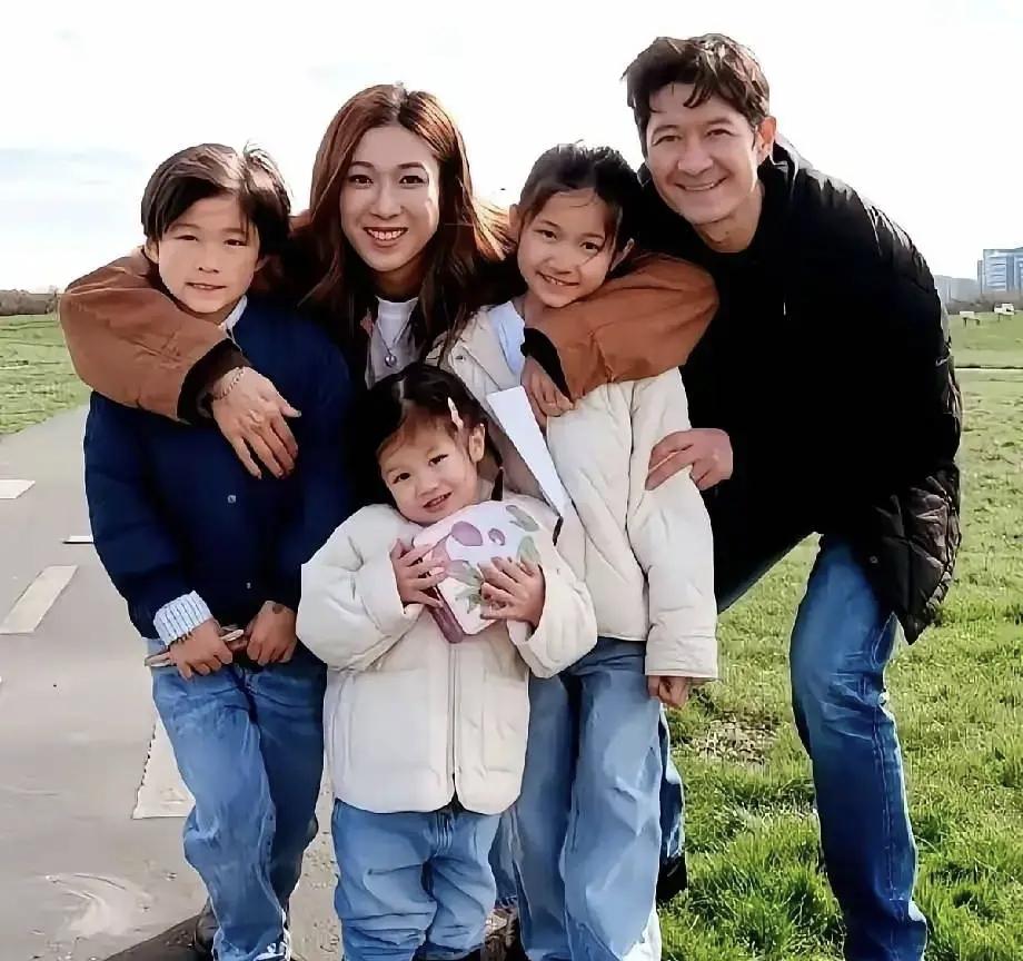 钟嘉欣童话婚姻破裂？她的选择让人心疼又解气！

近日，港媒爆料称定居加拿大的钟嘉