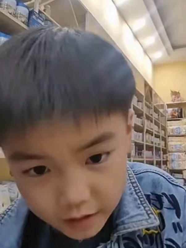 感觉堂弟长得有点像王俊凯🤔 