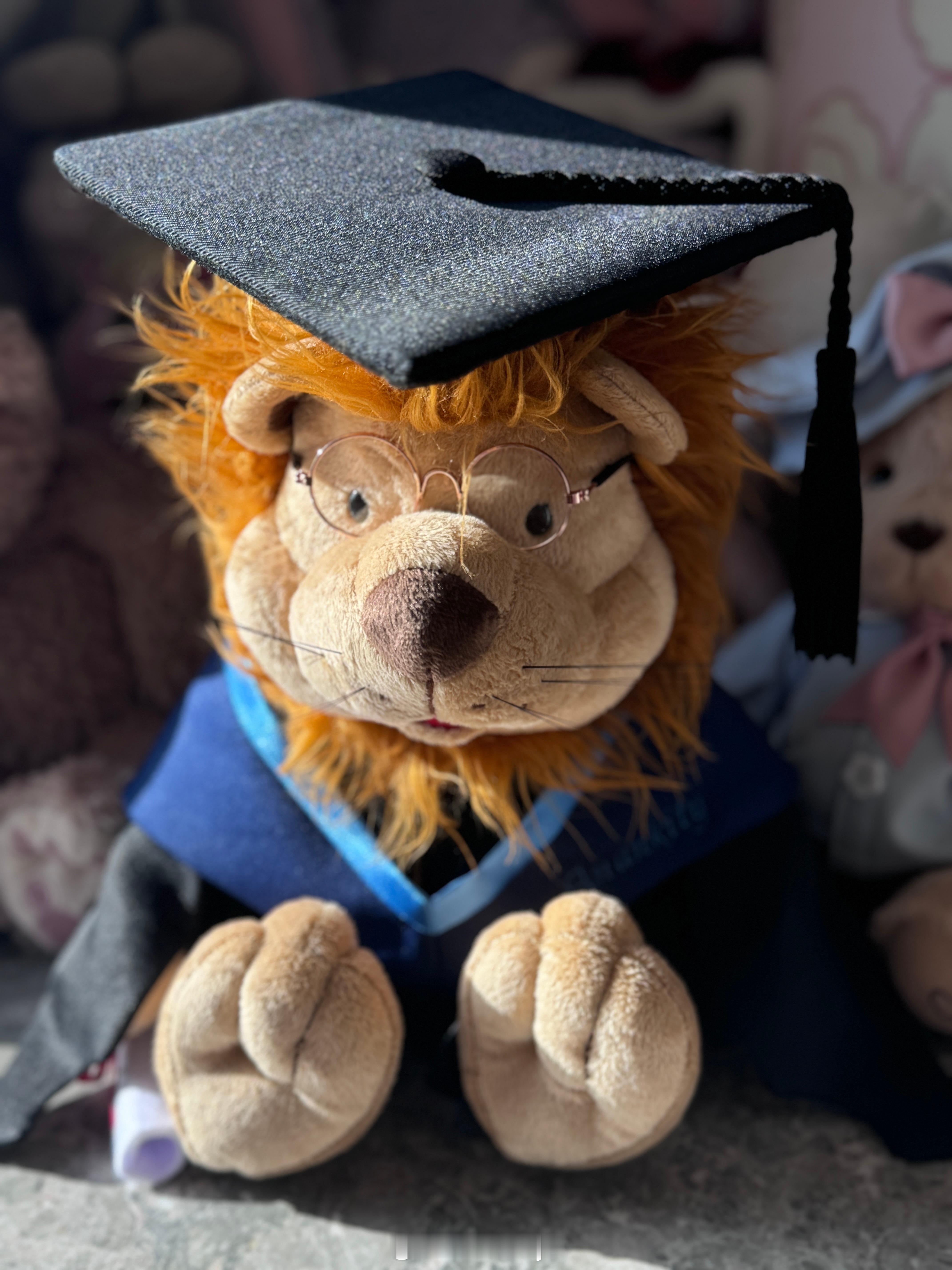属于我的hku小狮子！！今年毕业照狠狠拍🎓 ​​​