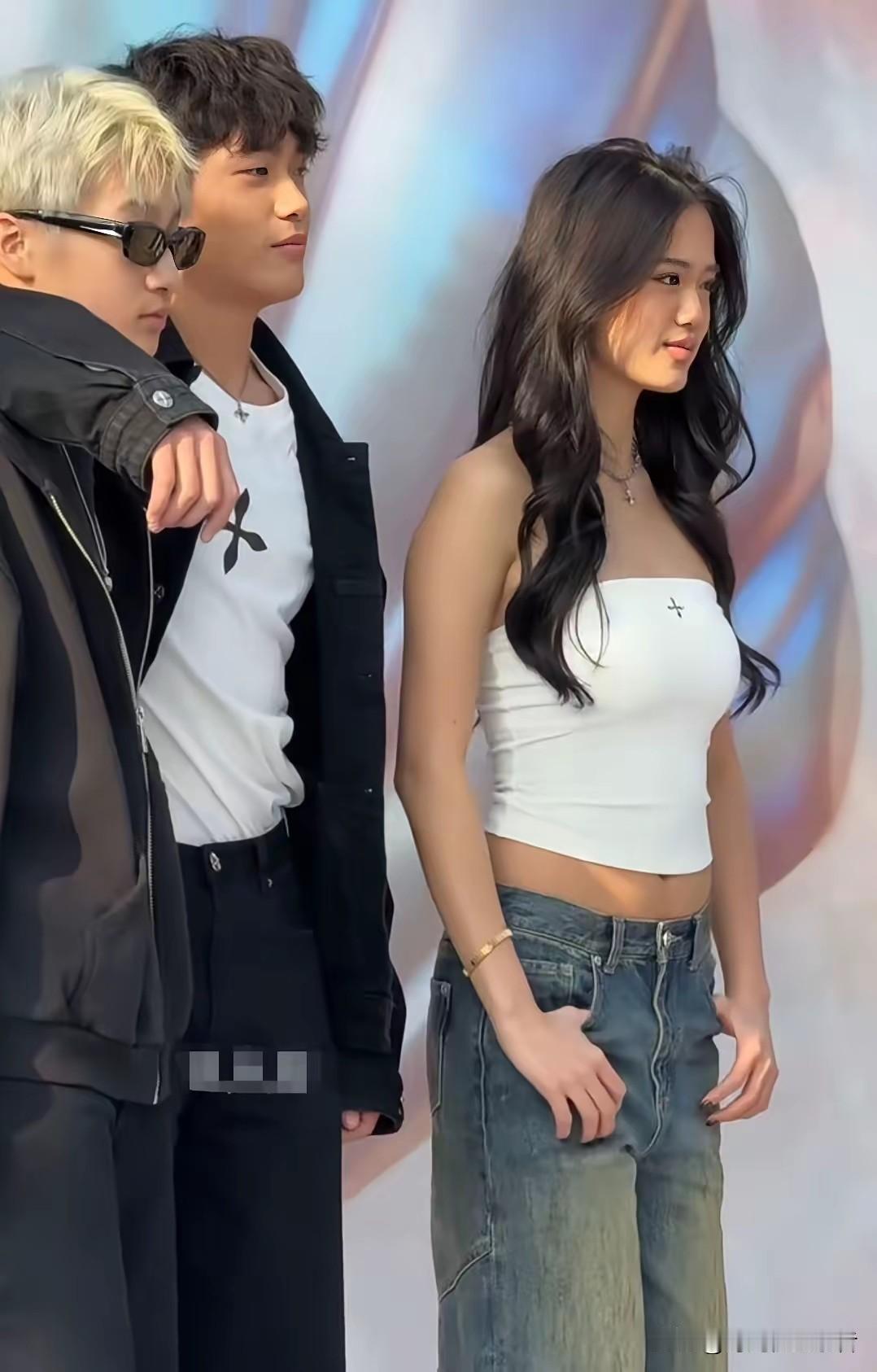 星二代都在跃跃欲试露脸，曹格的儿子，邹市明的儿子，钟丽缇的二女儿一起参加活动，确