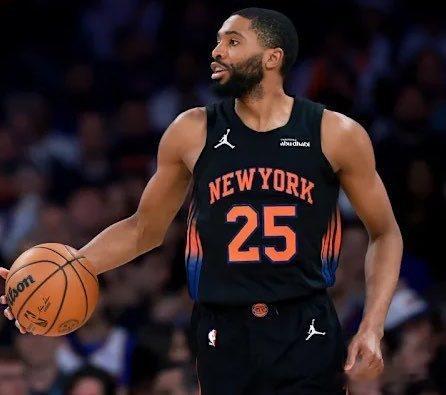 菲尼克斯太阳  Evan Sidery：米卡尔·布里奇斯是有NBA历史上首位在两