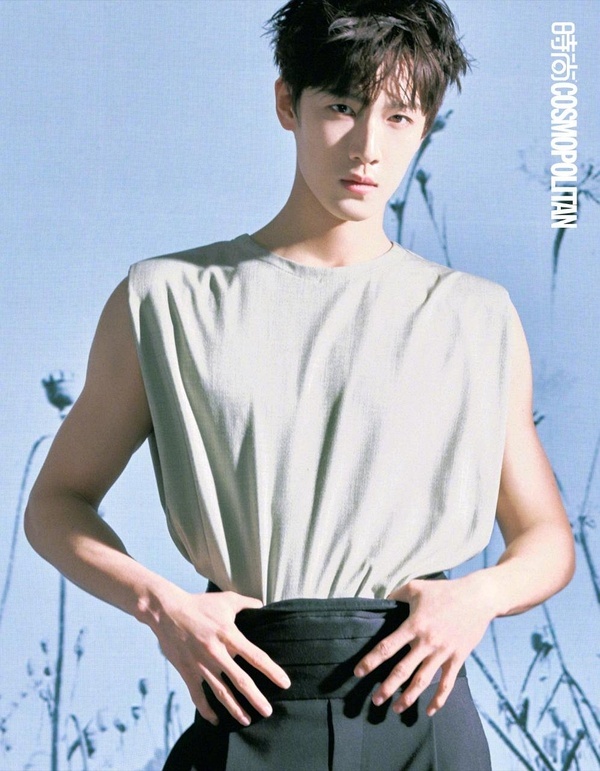 李昀锐都有五大了，《时尚COSMO》 