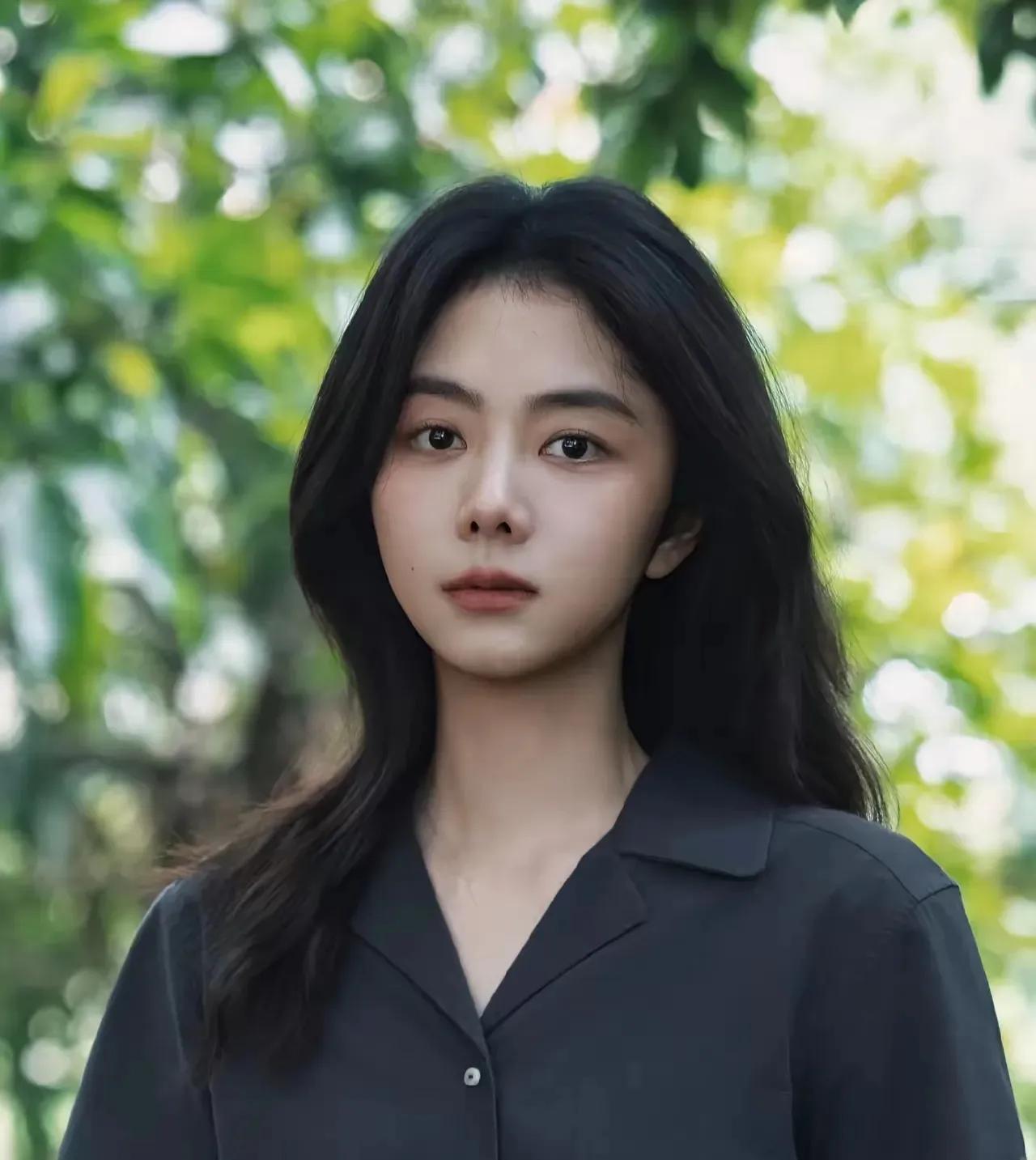 娱乐圈终于出了个可怕的演员，
那就是谭松韵，
不是她演技出众，外表漂亮，而是
她
