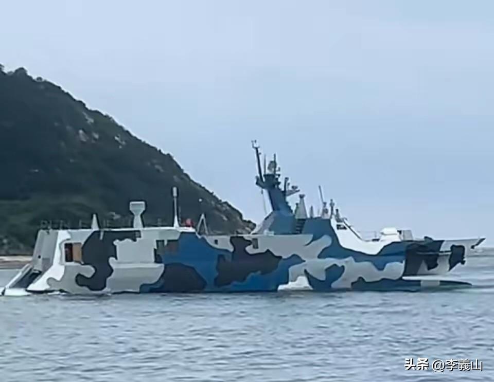022改进行隐身快艇拆掉了YJ-83发射箱，真是为了用于搭载垂直起降无人机吗？其