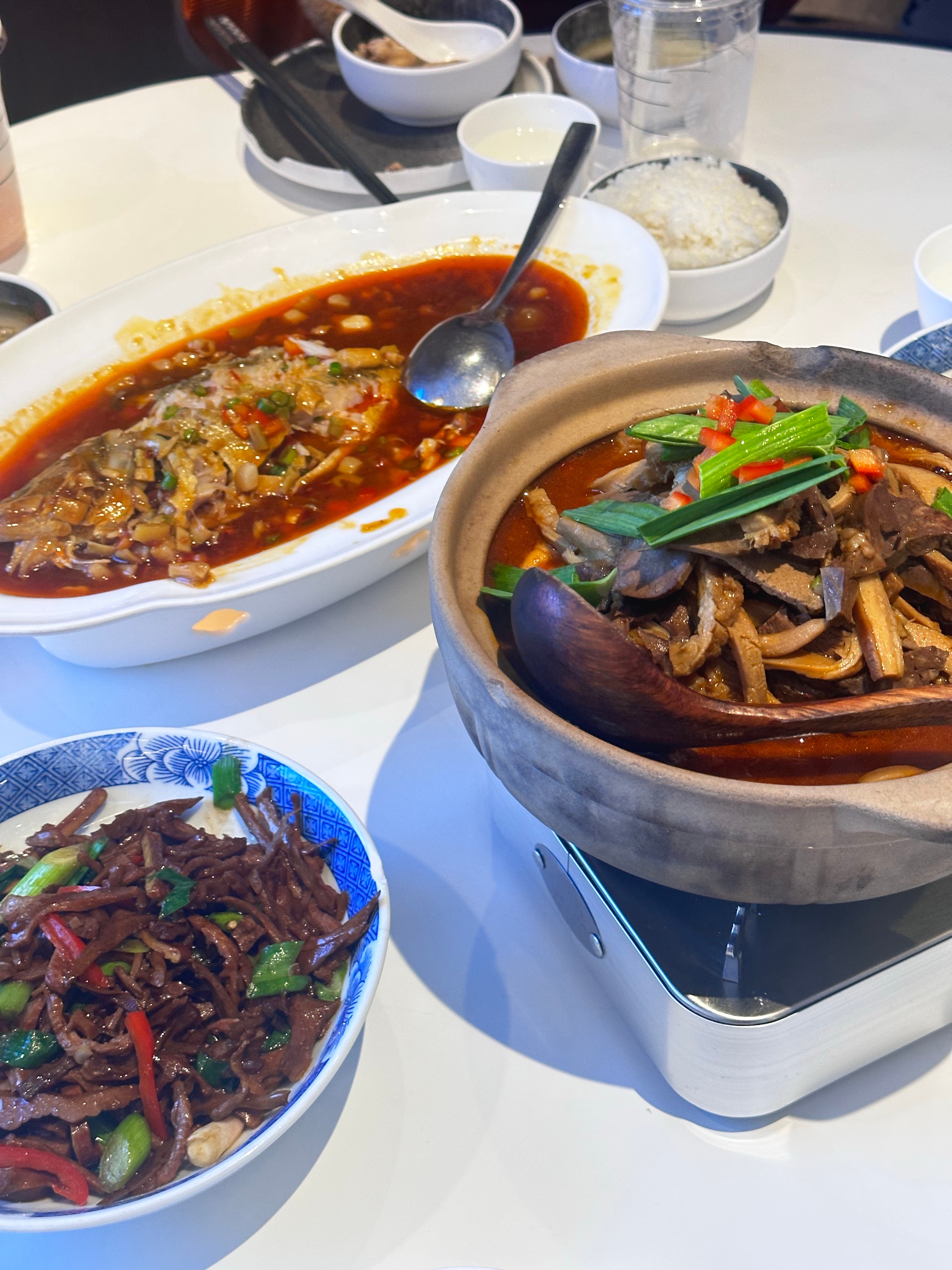 和朵姐来吃香喝辣的咯～今天吃安徽菜，那你们吃啥呢？ 上海