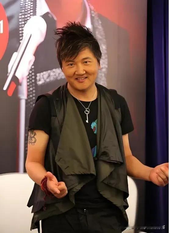 “我爱上别人了，她还怀了我的孩子，我们离婚吧！”2009年，孙楠对刚生完二胎的妻