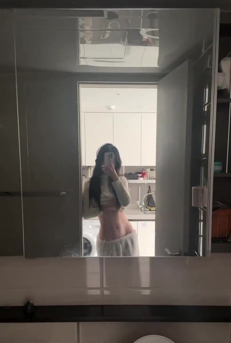 无意惊扰世人，只愿偏爱于你。 