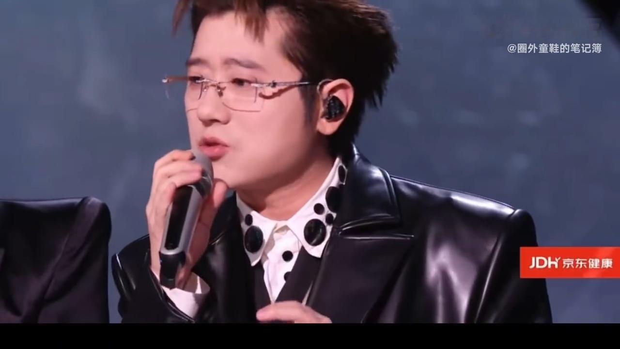 王以太夸赞王赫野唱商极高王以太说王赫野是他的唱歌老师王以太夸赞王赫野唱商极高，同