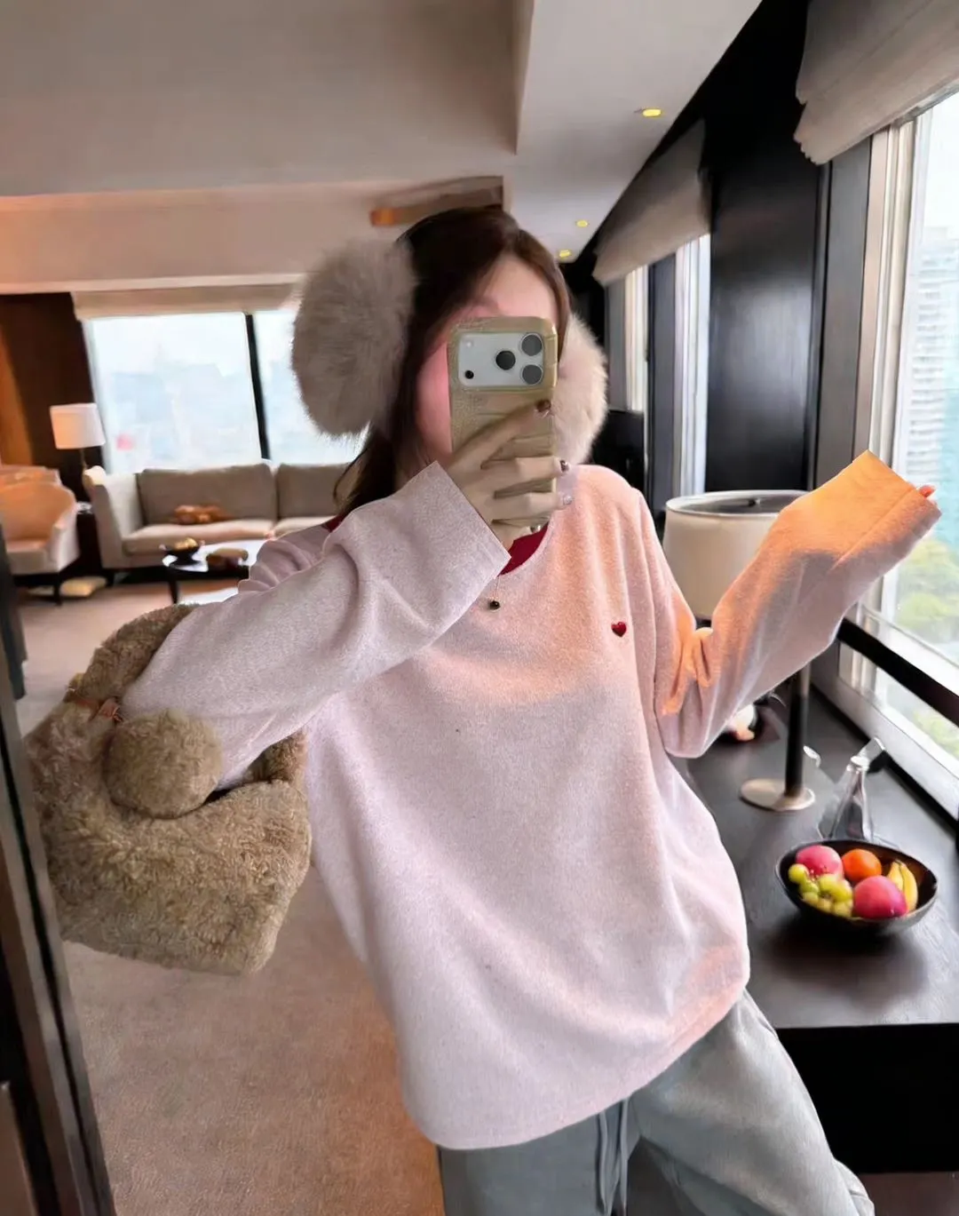 这件糯米绒打底衫也太显瘦了！撞色领绝了💕