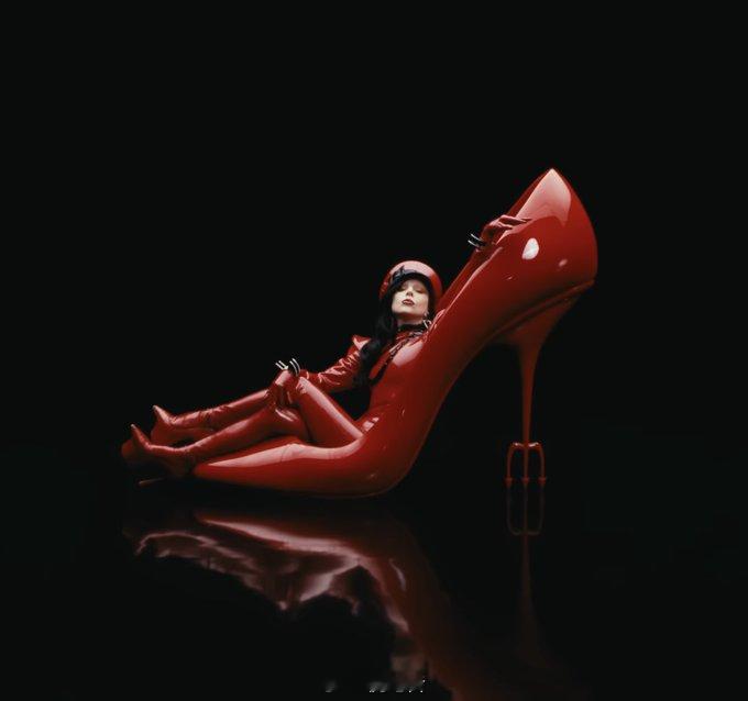 LadyGaga Lady Gaga 与 Doechii 合作单曲《RUNWAY