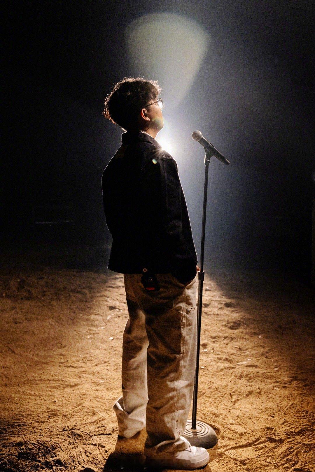 ZmjjKK登上热单间发布Rap新歌 谁说电竞选手不能说唱？ZmjjKK实力打破