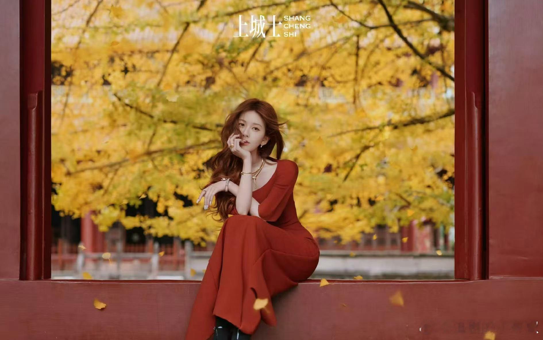 赵露思杂志封面，爆剧归来气质一整个蜕变，拍的好顶啊来浅评下 