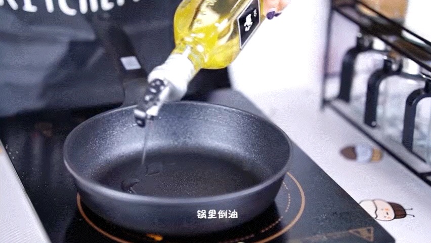 脆皮拉丝的香浓芝士煎饺！明天早餐不如吃这个吧，咬一口满满的食欲感，又脆又香还拉丝