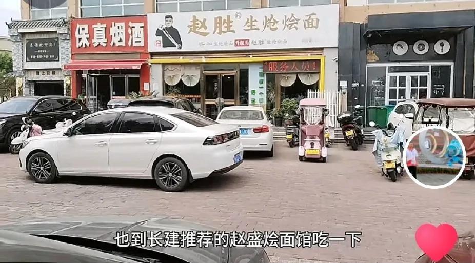 昨天中午，下火车后，直奔大连长建推荐的南阳市滨河路赵胜生炝烩面，喝一碗尝尝啥味。