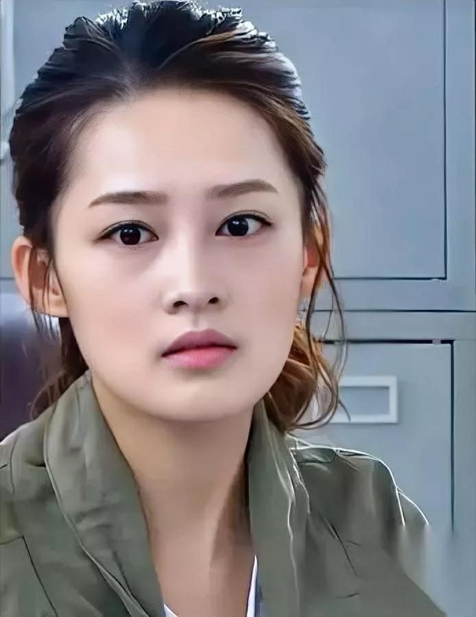 龚俊这下亏大了！

主动护花没赢过冰淇淋？

李沁生理期被龚俊贴身护送50米，却