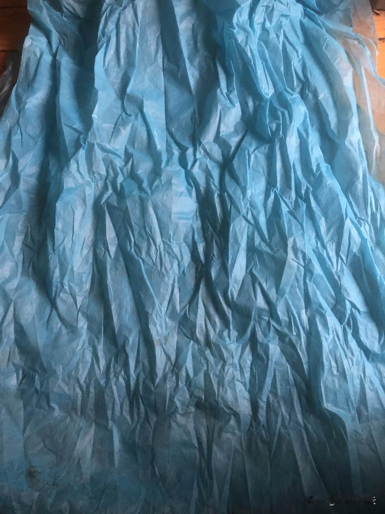 有趣的一天 下午四点河里游泳上岸 第二次内外衣服手机悉数丢失 一地狼狈 裹一薄单