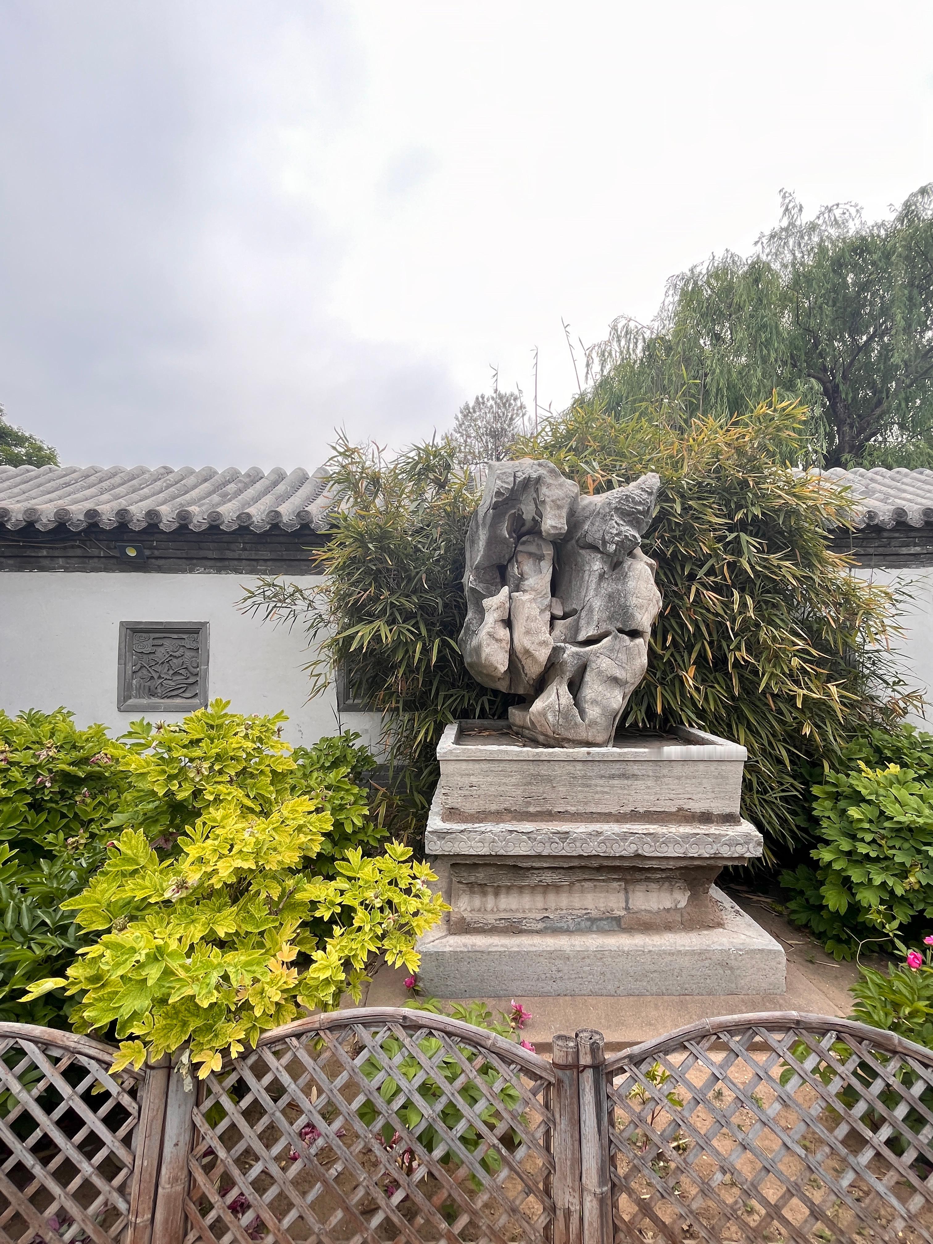 若说中国南北之差异，除了饮食层面，便以古建筑差异之大为次。北方建筑多以雄伟、威严