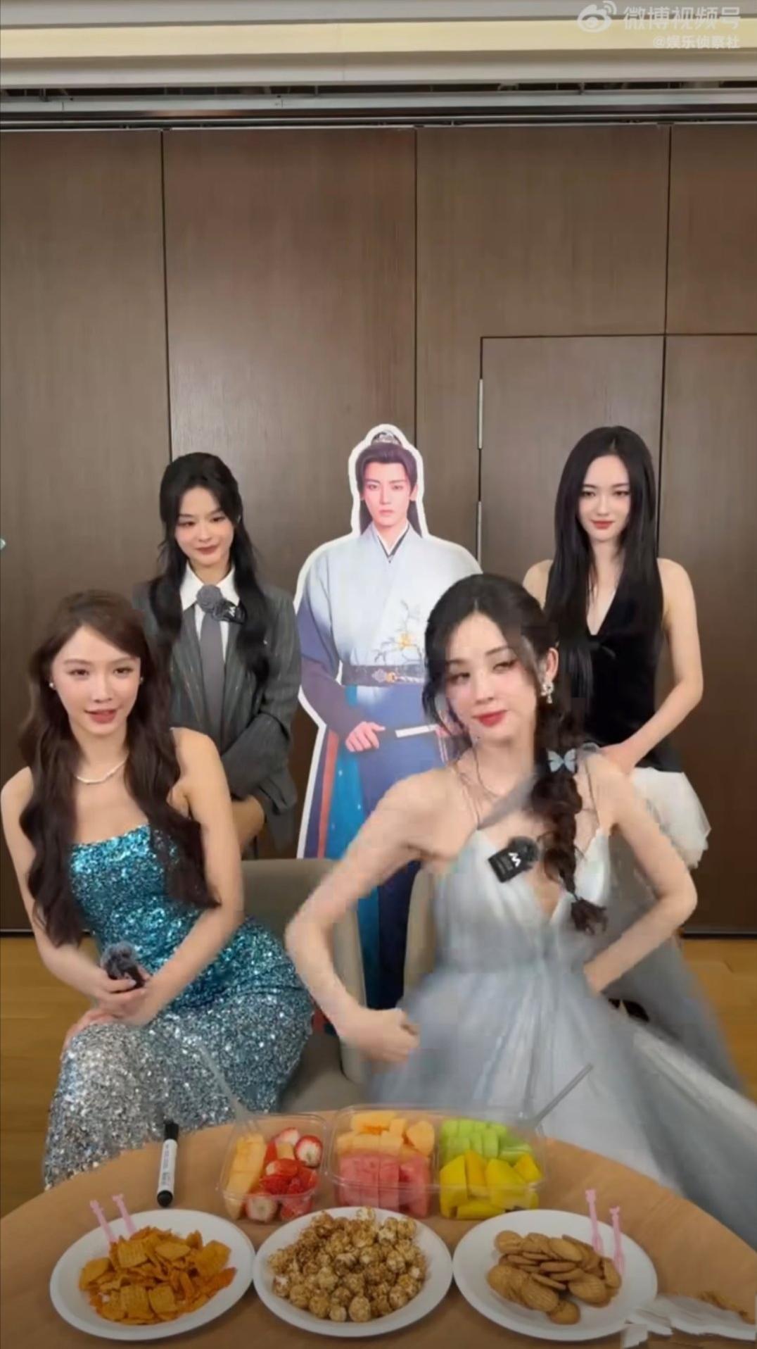 娜扎直播再跳刀马刀马，专业水准惊艳众人

近日，古力娜扎在直播中再度演绎“刀马刀