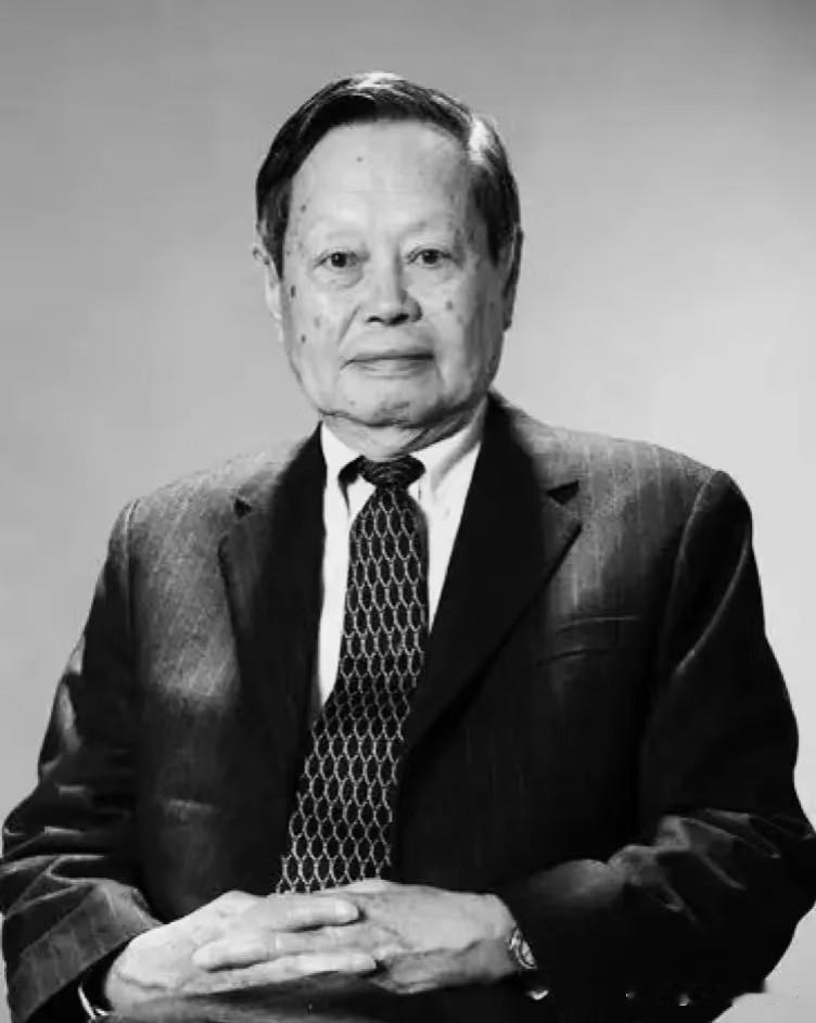 突传噩耗，杨先生仙逝！
这位真正撑起中国科学界底气的泰斗，终究化作了星河中的灯塔